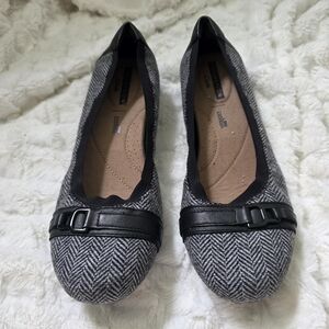 Clarks Black and Gray Herringbone Flats Size 8